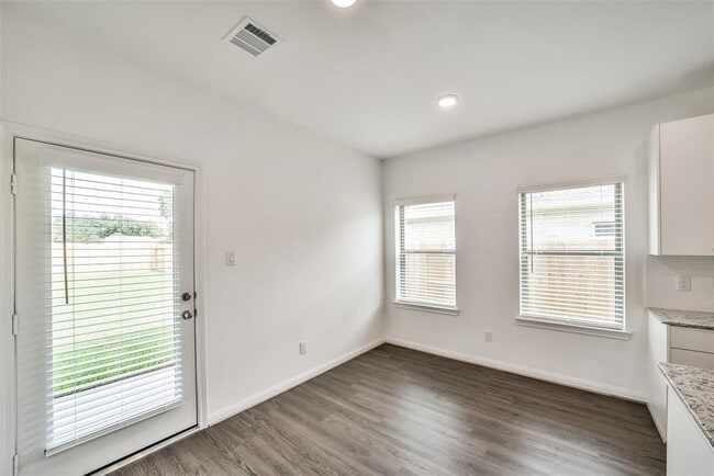 Building Photo - 11611 Moltere Dr