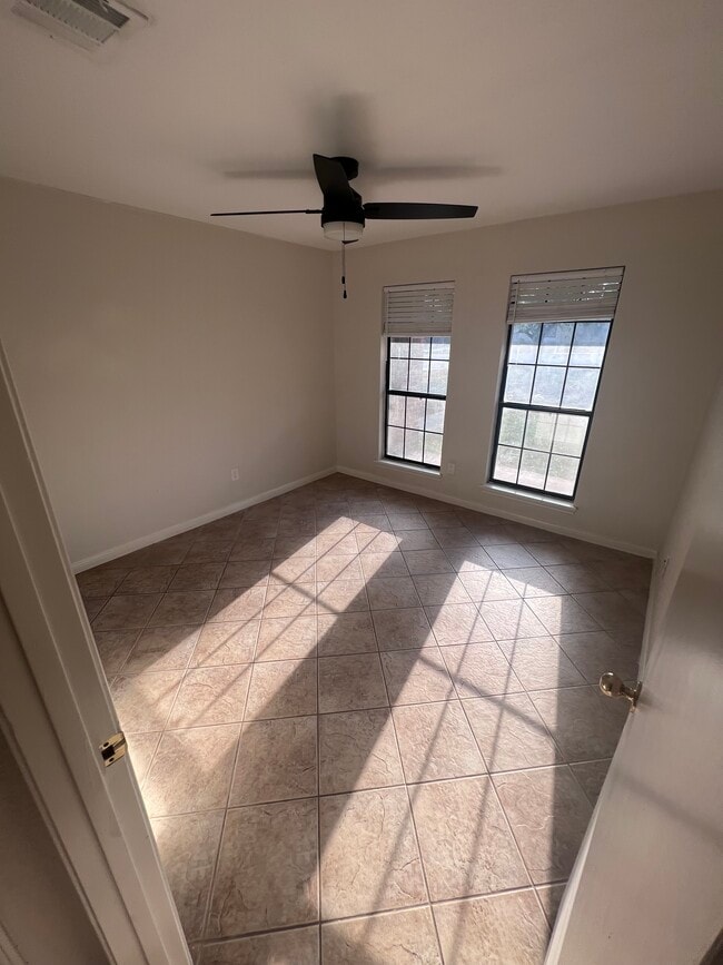 Building Photo - 502 Dowitcher Cir