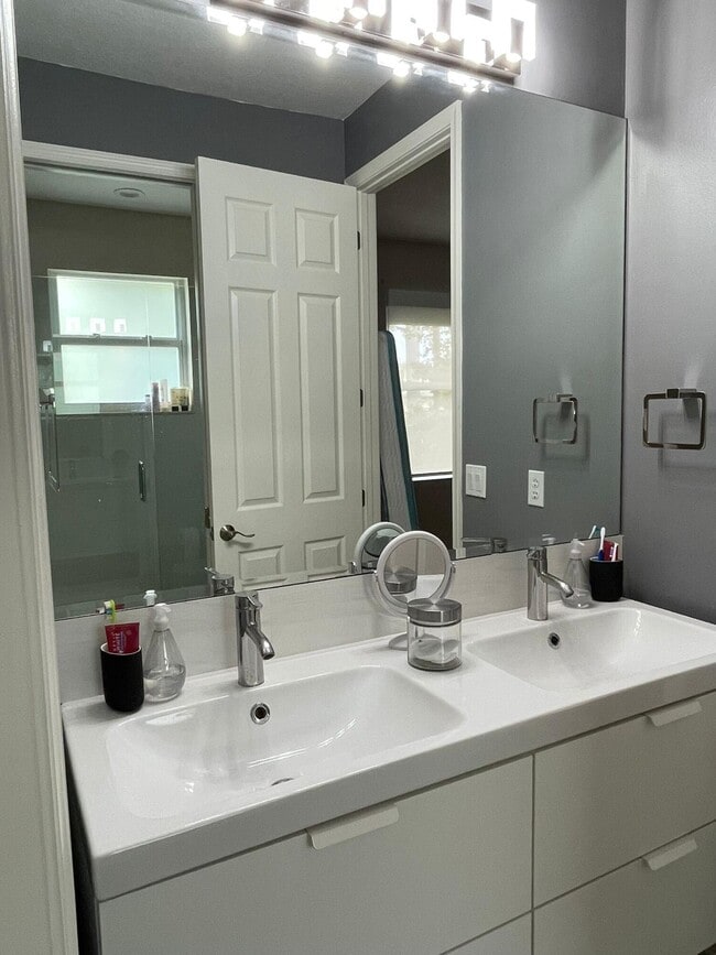 Building Photo - 11710 Paradise Cove Ln