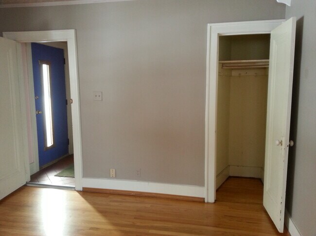 Building Photo - 514 W Breckenridge St