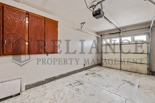 Building Photo - 1720 S Windsor Rd