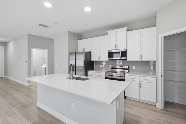 Building Photo - 5574 SW 128th Pl