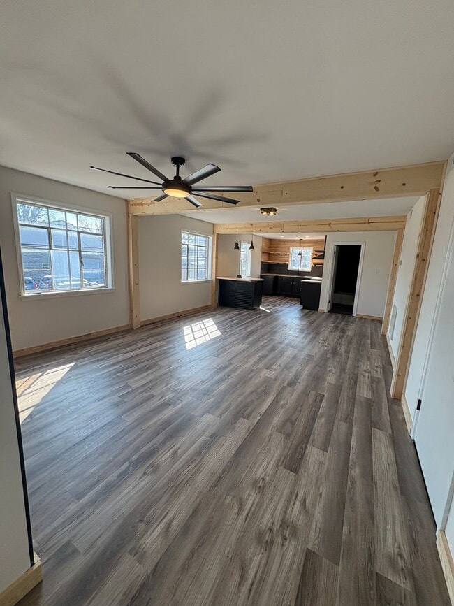 Building Photo - 502 W Lexington Ave