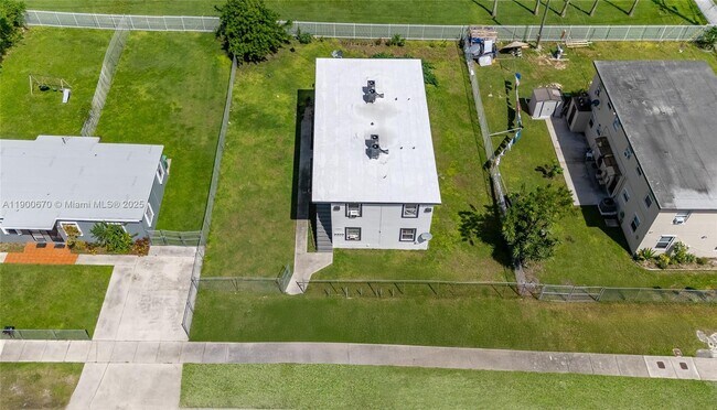 Building Photo - 10015 SW 170th Terrace