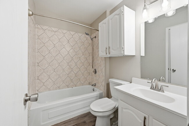 Building Photo - 2,595.95-  3 Bed, 1.5 Bath Home In Longmont with Great Backyard and In Unit Laundry!