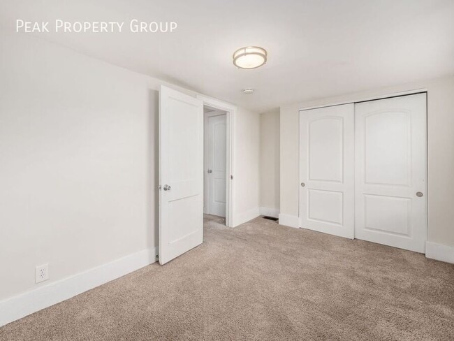Building Photo - 506 S Lazelle St
