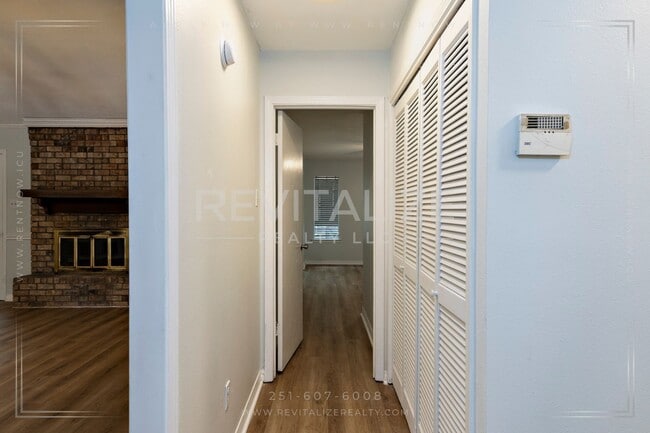 Building Photo - Beautifully Updated 3-Bedroom Home with Granite Kitchen & Sunroom Retreat!