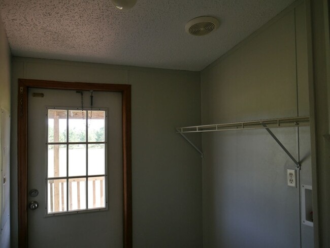 Building Photo - Adorable mobile home in Quitman