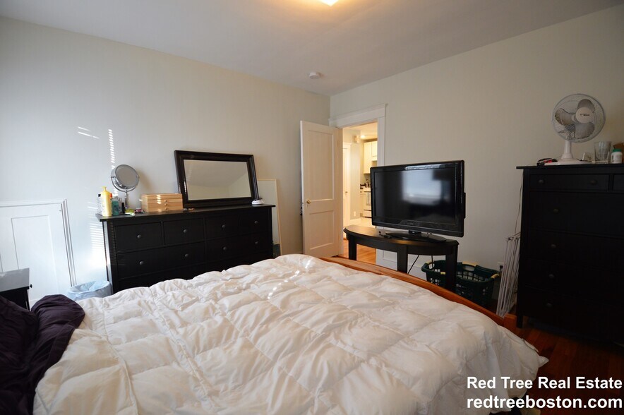 Building Photo - 87 Athelstane Rd