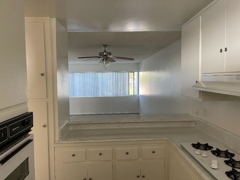 Building Photo - 1590 W Palm Ln