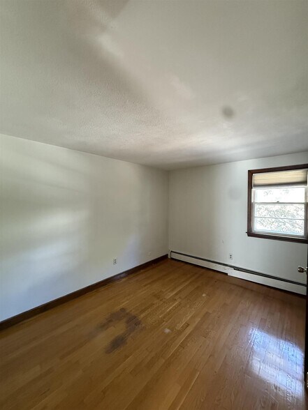 Building Photo - 22 Saville St