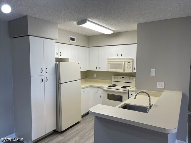 Building Photo - 13555 Eagle Ridge Dr