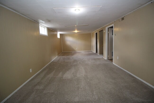 Building Photo - Nice 5 bedroom home with finished basement...