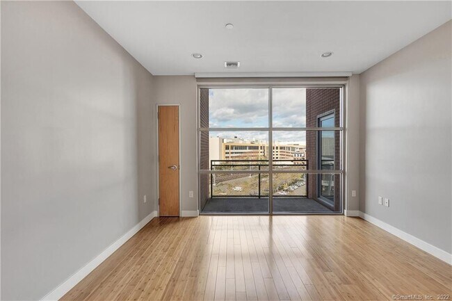 Building Photo - 33 N Water St