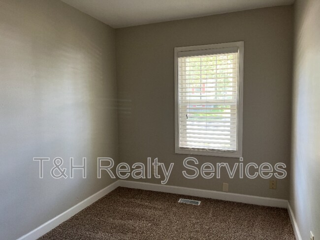 Building Photo - 8238 Wysong Dr