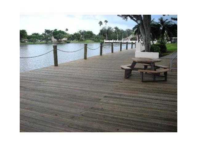 Building Photo - 3711 Carambola Cir N