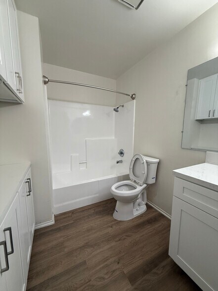 Building Photo - 1400 Peckham St