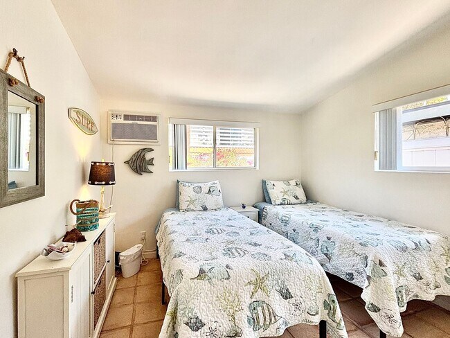 Building Photo - 207 Rossmore- MFR