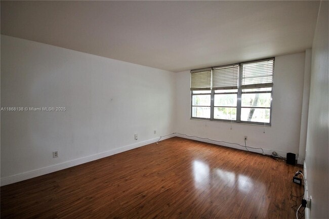 Building Photo - 5151 Collins Ave