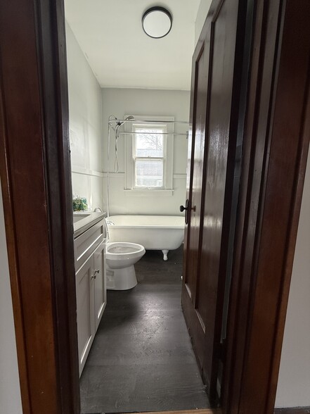 Building Photo - 318 Scio St