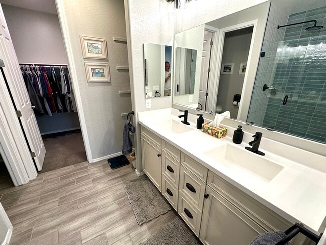 Building Photo - Massive RV Garage plus fantastic floorplan in Casa Vista