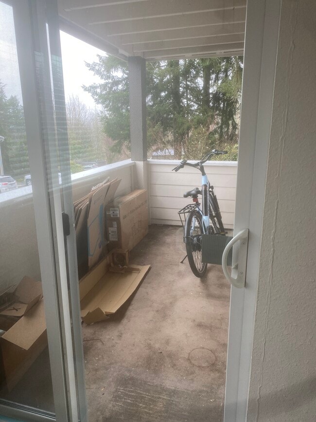 Building Photo - 20161 Vikings Crest NE