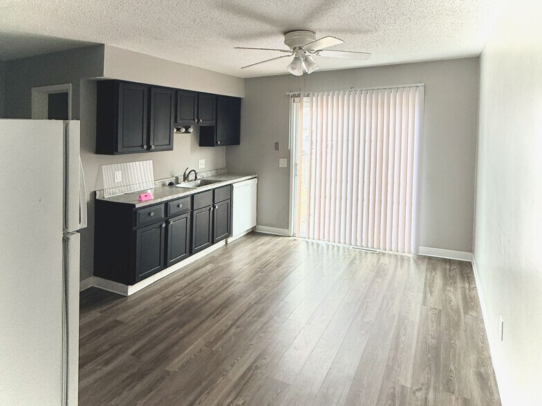 Building Photo - 5438 N Division St