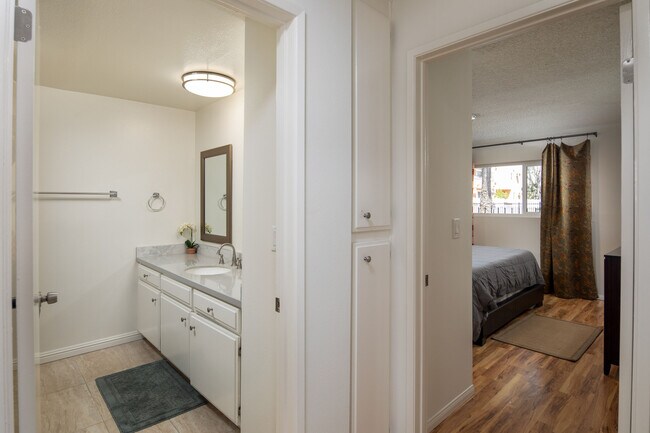 Building Photo - 11905 Avon Way