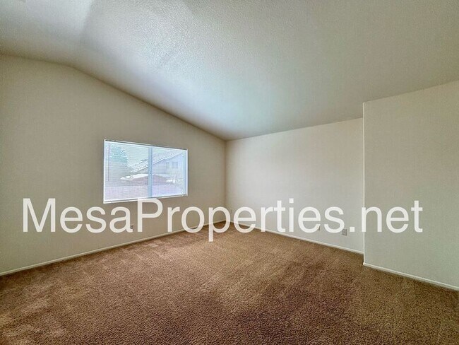 Building Photo - 14027 Silver Creek Way