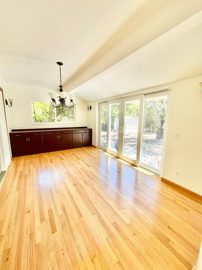 Building Photo - $3,900/month – Rare Country Feel on an Expansive Lot in One of Santa Rosa's Desirable Neighborhoods!