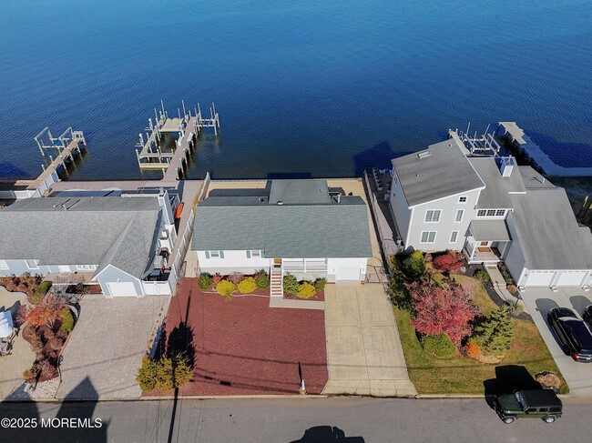 Building Photo - 1828 Ensign Ct