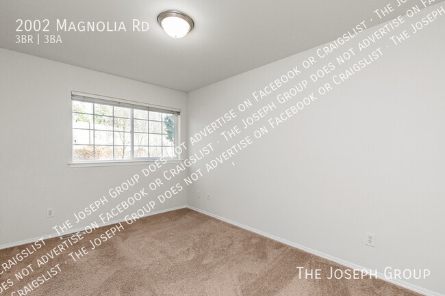 Building Photo - 2002 Magnolia Rd