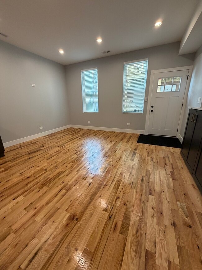 Building Photo - 2221 W 21st Pl