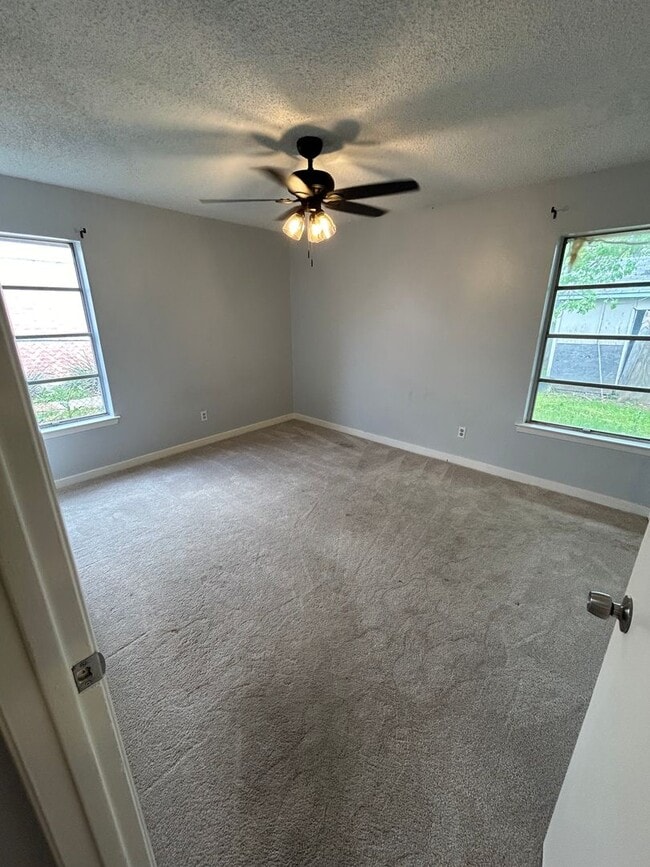 Building Photo - 2750 Ridgewood St