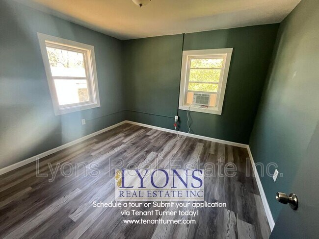 Building Photo - 917 Pineknot Rd