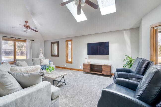 Building Photo - 61497 SE Orion Dr