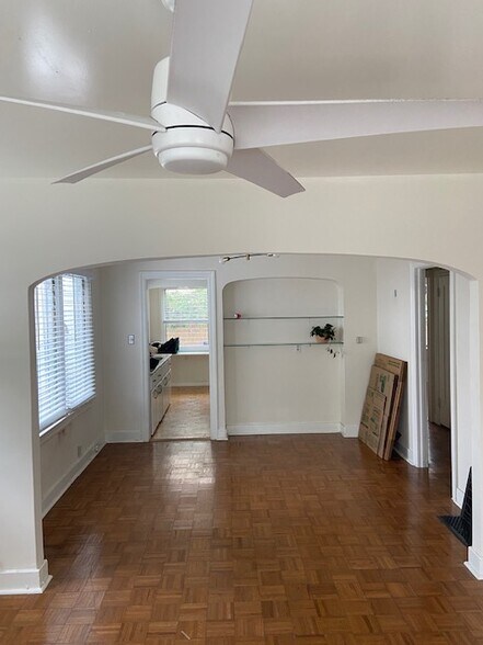 Building Photo - 7524 Willoughby Ave