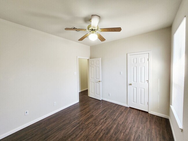 Building Photo - 1503 Cedar Park Dr