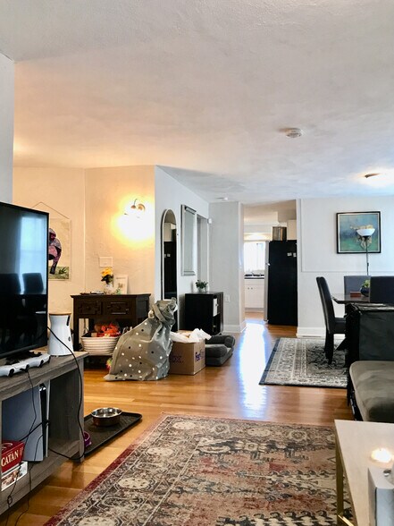 Building Photo - 25 Bromfield Rd