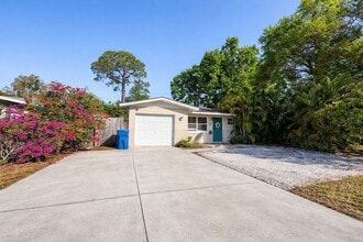 Building Photo - 3975 Porpoise Dr SE