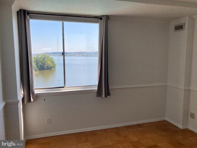 Building Photo - 501 Slaters Ln