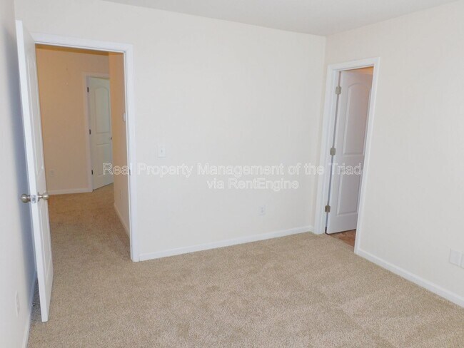 Building Photo - 415 Hidden Brook Ln