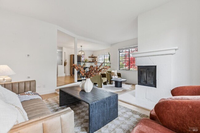 Building Photo - 93 Ashford Ave