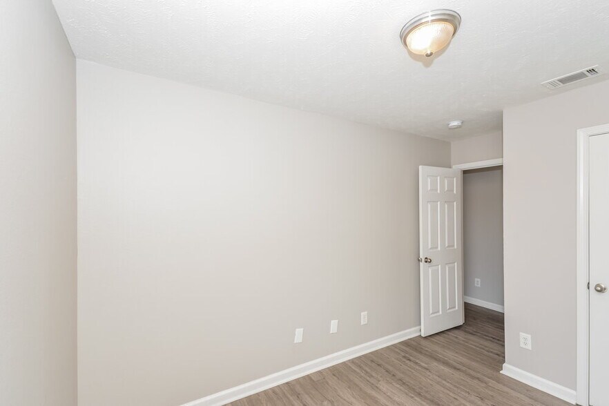 Building Photo - 8023 Logan Dr