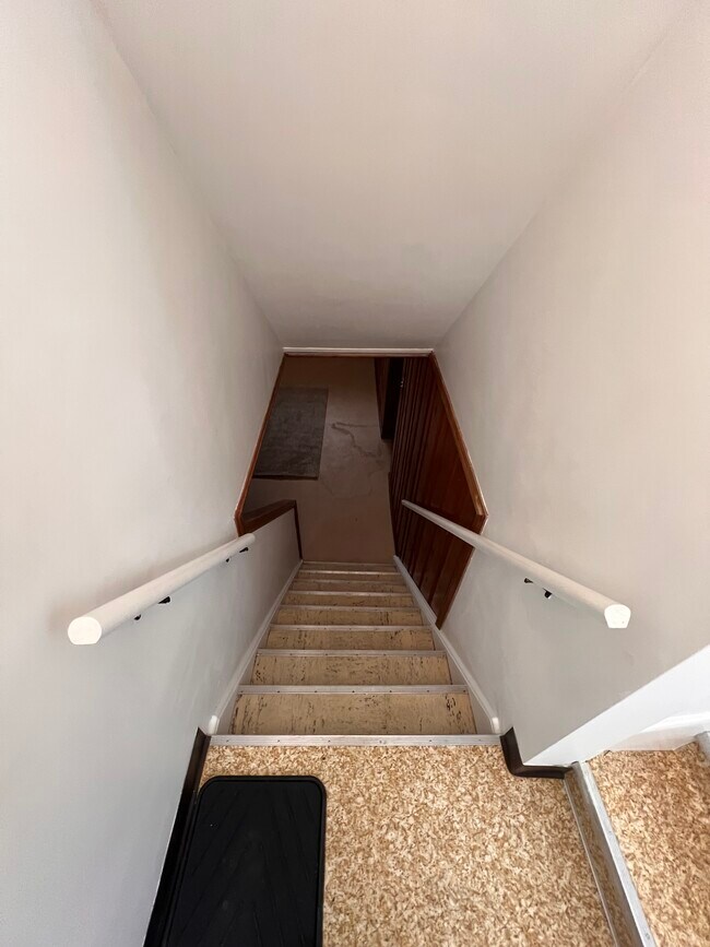 Building Photo - 123 Gould Ave