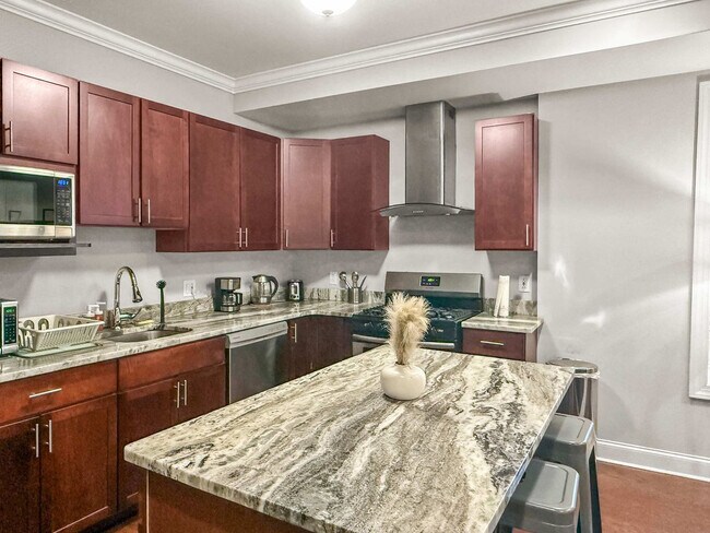 Building Photo - 606 S 2nd St