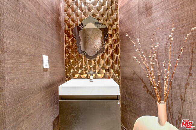 Building Photo - 11921 Dorothy St