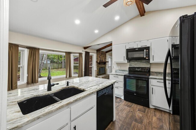 Building Photo - 8219 N Ridgebrook Dr