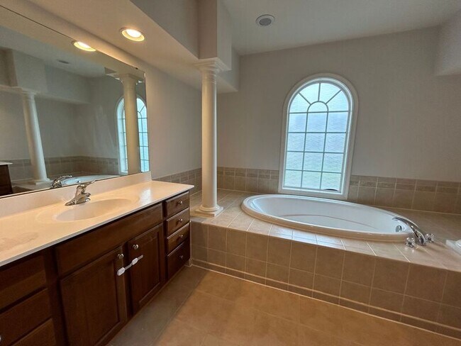 Building Photo - 40 Nugent Dr