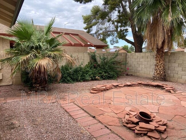 Building Photo - 1923 W Javelina Ave